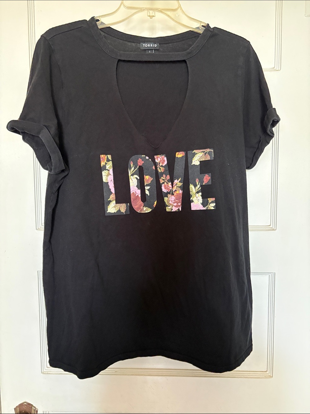 torrid Black V-Neck 'LOVE' Floral Graphic Tee Size 1X
